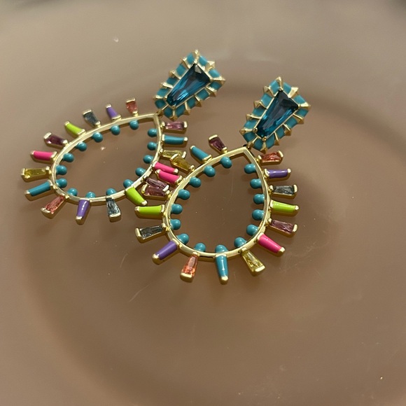 Kendra Scott The Kelsey Gold Statement Earring in Multi Mix - Picture 4 of 8